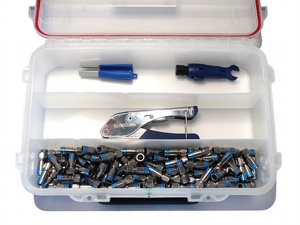 Montagebox mit F-Kompressions-Stecker, Kompressionszange,